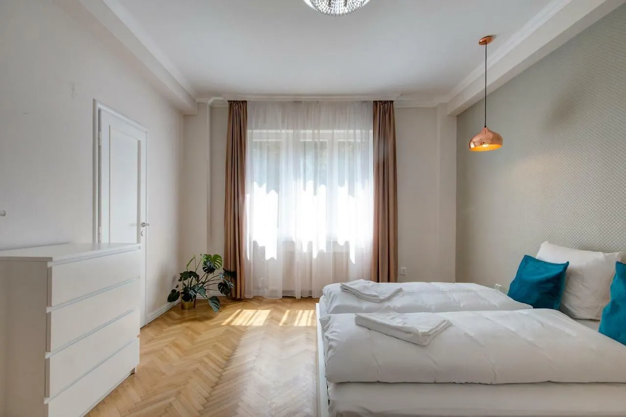 Deluxe Residence Parkside Budapest 0*,  Hungary